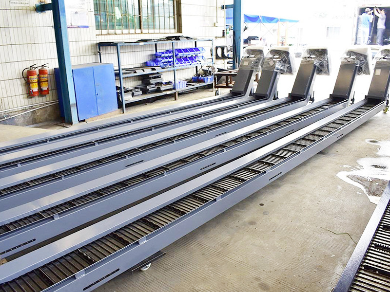Hinged belt type chip conveyor