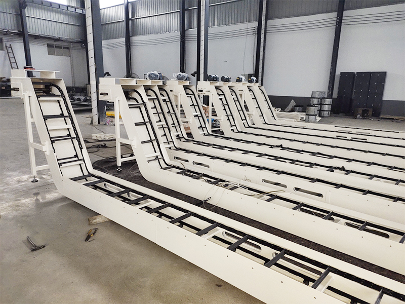 Hinged belt type chip conveyor