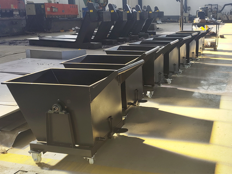 Hinged belt type chip conveyor